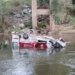 Caminhão do Corpo de Bombeiros cai em rio após acidente com carreta