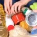 Com recuo de alimentos, inflação acumulada é menor para os mais pobres