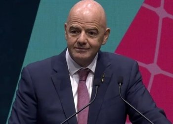 Presidente da FIFA apoia “derrota automática” para casos de racismo