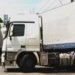 Carreta que quebrou e deixou rua bloqueada por três dias é removida