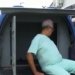 Médico acusado de racismo é solto após pagar mais de R$14 mil em fiança