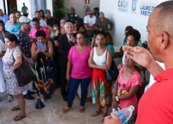 Professores municipais de Lauro de Freitas protestam para início das aulas no município