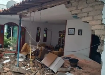 Casal de idosos perde casa após chuvas que caíram em Feira de Santana