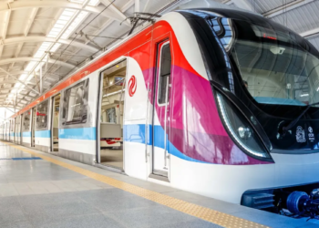 Metrô volta a apresentar lentidão após novo furto de cabos