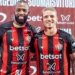 Vitória apresenta zagueiro Reynaldo e volante Léo Naldi