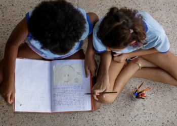 Brancos estudam em média 10,8 anos; negros, 9,2 anos