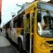 Homem é atropelado por ônibus após escorregar em calçada no Subúrbio de Salvador