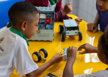 Escolas da Bahia são contempladas com programa de educação tecnológica