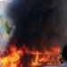 Ônibus pega fogo no bairro do Comércio, em Salvador