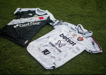 Vitória e Vasco leiloam camisas autografadas em prol das vítimas no RS