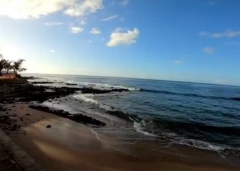 Pai morre ao tentar salvar filho de 13 anos de afogamento em praia de Salvador