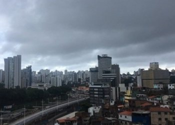 Previsão do tempo para Salvador: fim de semana será de chuvas e variação de temperaturas