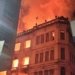 Incêndio atinge prédios no bairro do Comércio