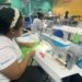 Projeto oferece curso profissionalizante gratuito de costura industrial; veja como se inscrever