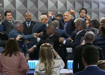 CPI do INSS aprova quebra de sigilo bancário de filho de Lula; sessão é marcada por confusão