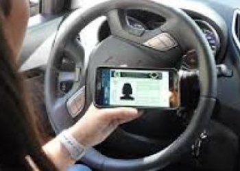 Sai do celular!”: hábito de motoristas desafia trânsito com acidentes e mortes