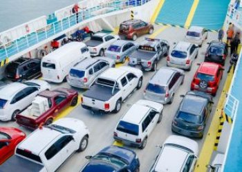 Ferry-boat tem espera de mais três horas nesta segunda