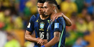 Seleção atualiza situação de Raphinha após exame e mantém atacante no grupo da Copa