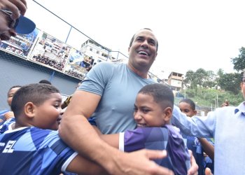 Prefeitura amplia acesso à prática esportiva na Federação após entrega de nova arena com grama sintética