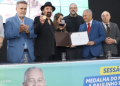 Emoção marca a entrega da Medalha do Mérito Cultural a Paulinho Boca de Cantor