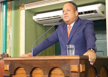Jorge Araújo retorna à Câmara de Salvador, e Tiago Queiroz encerra período como vereador